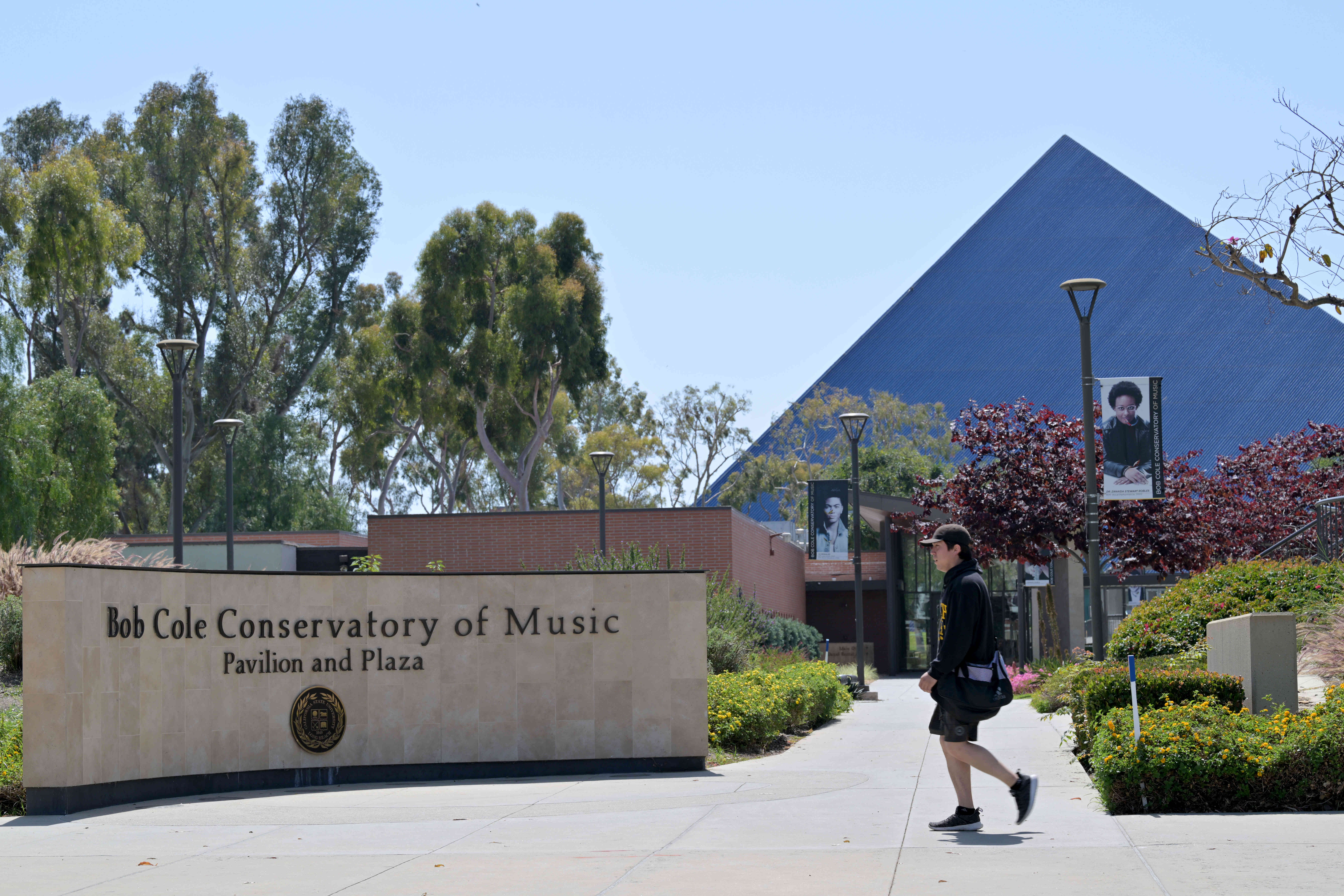 In honor of her late husbandâs love of music, Regena...