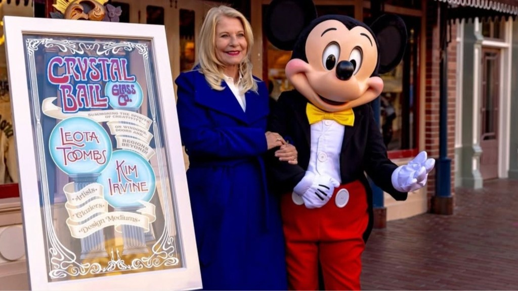 Disneyland honors first mother-daughter duo with Main Street U.S.A. window – Orange County Register
