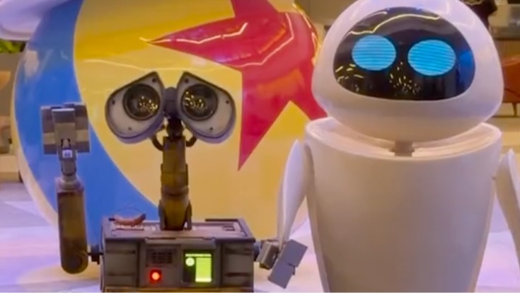 Adorable Wall-E and Eve characters roll into Disneyland hotel – Orange County Register