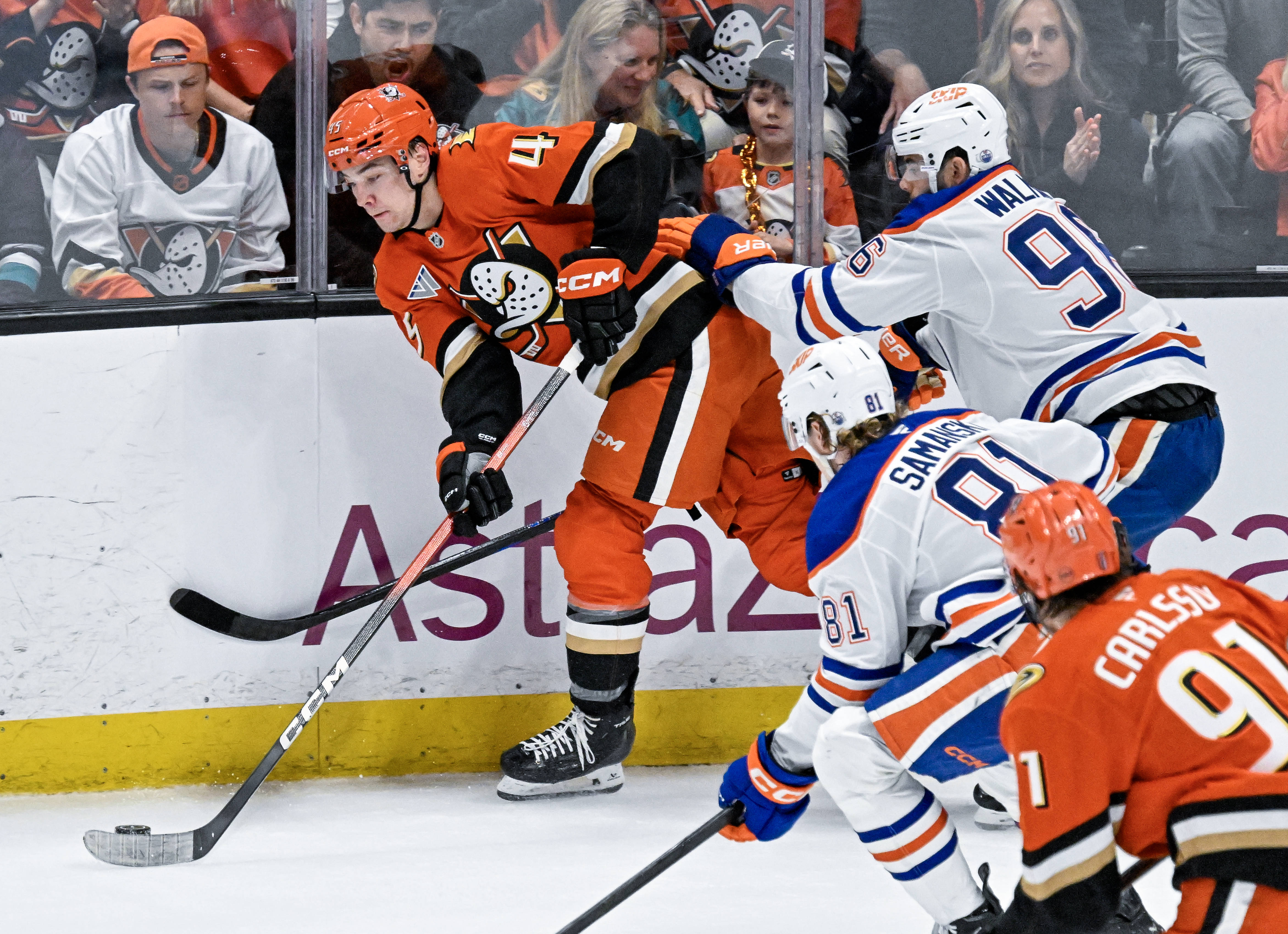 The Ducksâ Beckett Sennecke (45) controls the puck during the...
