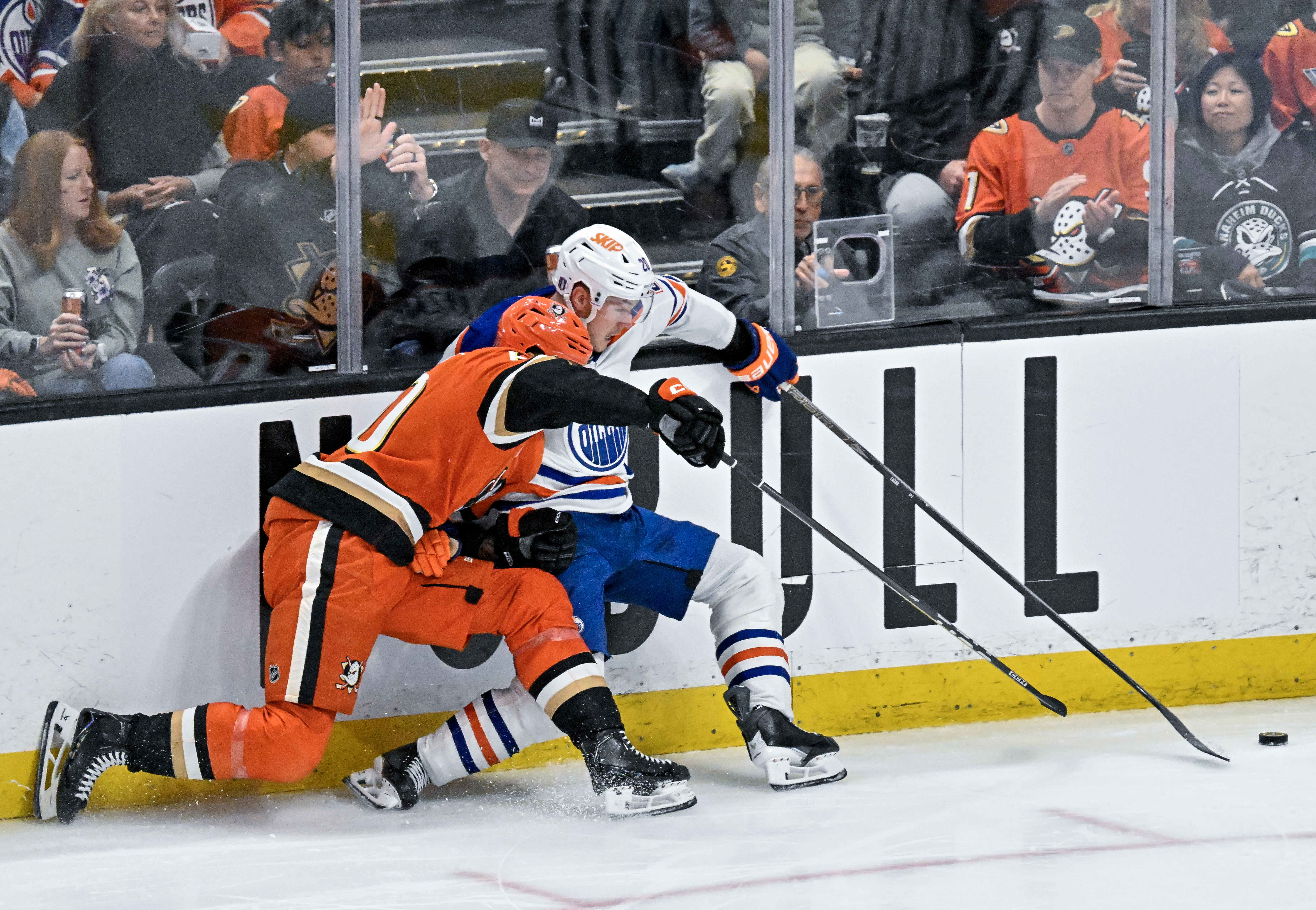 The Ducksâ Tyson Hinds (60), left, and the Oilersâ Curtis...