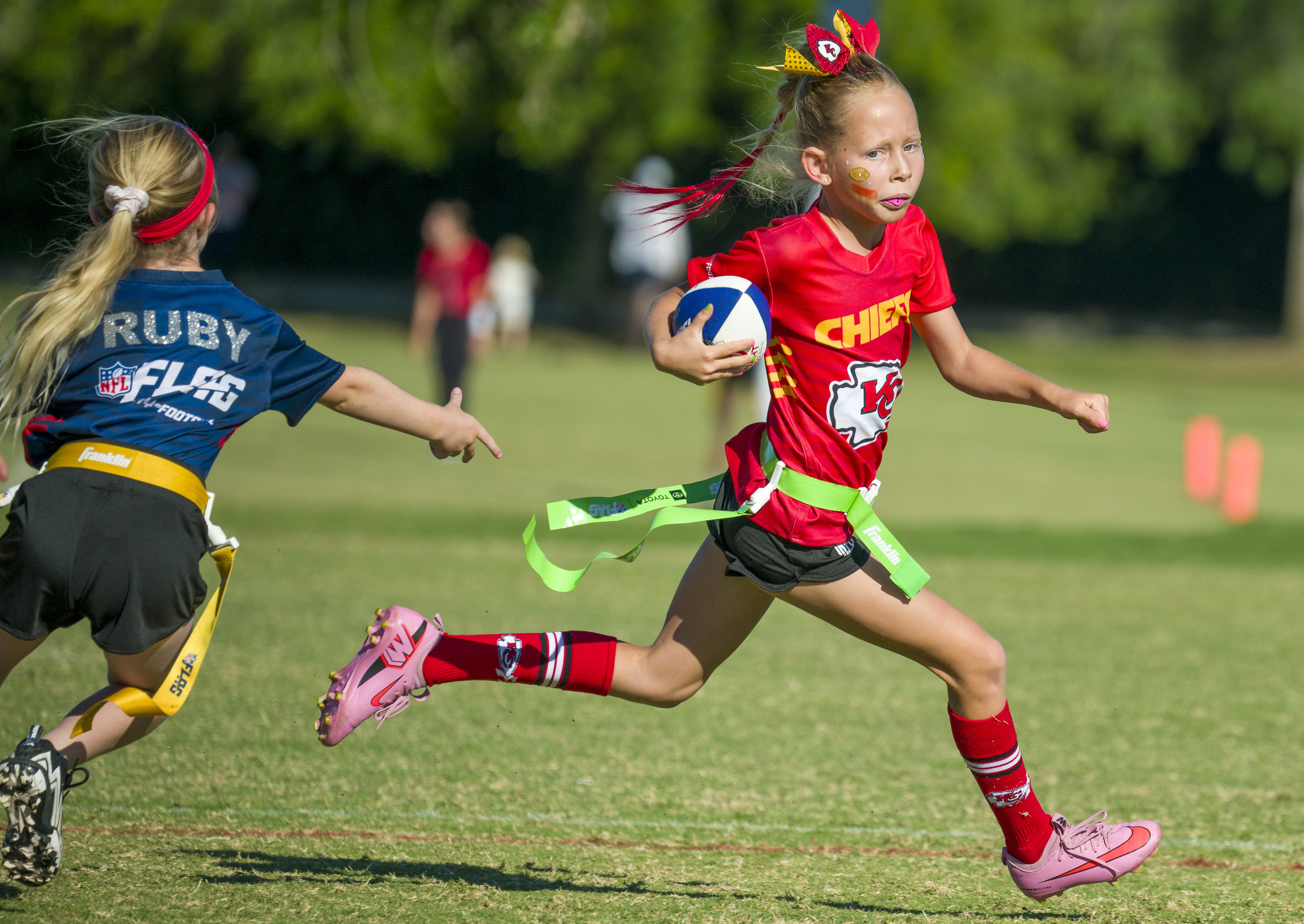 Mila Lochhead, 8, right, of the âKC Swiftiesâ outpaces the...