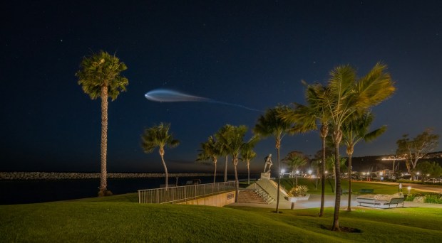 The latest SpaceX effort sent Starlink satellites out to Earth's orbit, the Falcon 9 launched from Vandenberg Space Force Base and passing above the ocean across Southern California. (Photo courtesy of Tony Prince)