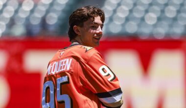 Anaheim Ducks sign F Roger McQueen to entry-level contract