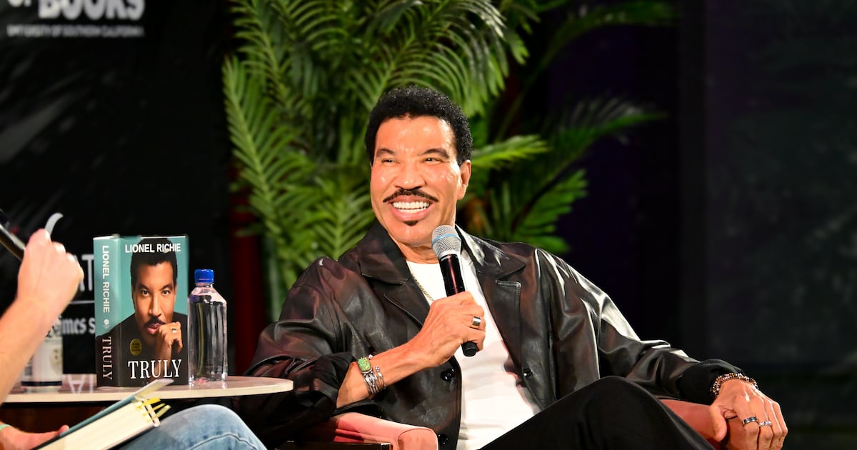 Lionel Richie opens up about his family, childhood and stardom at the Festival of Books in Los Angeles – Annenberg Media