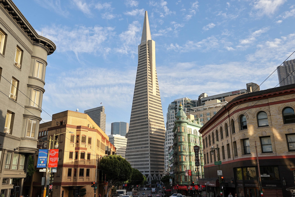 Why the thriving Transamerica Pyramid was sold for a big loss