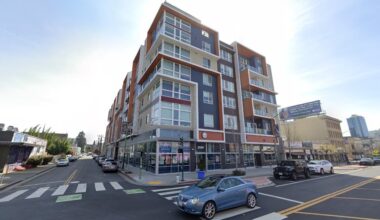 Oakland apartment hubs are foreclosed over failed loan in shaky market