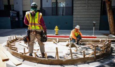 As San Jose bike lane project nears completion, concrete dividers appear downtown – The Mercury News