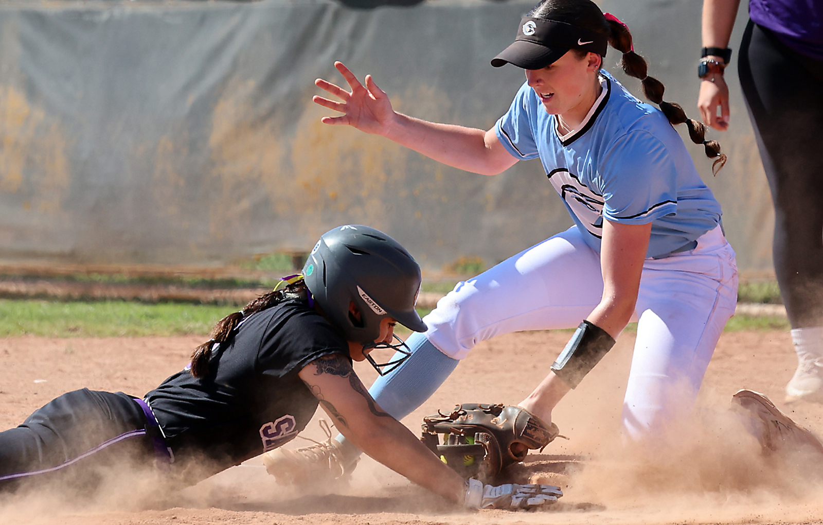 Cabrillo Collegeâs Nick Powell tags out a San Jose City...