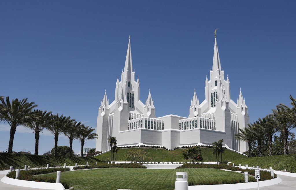 Here's how you can tour San Diego's iconic Mormon temple in La Jolla