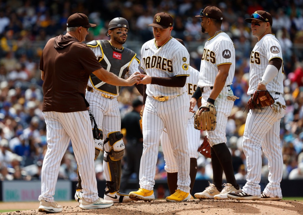 Padres can't come back twice, drop game, series to Cubs