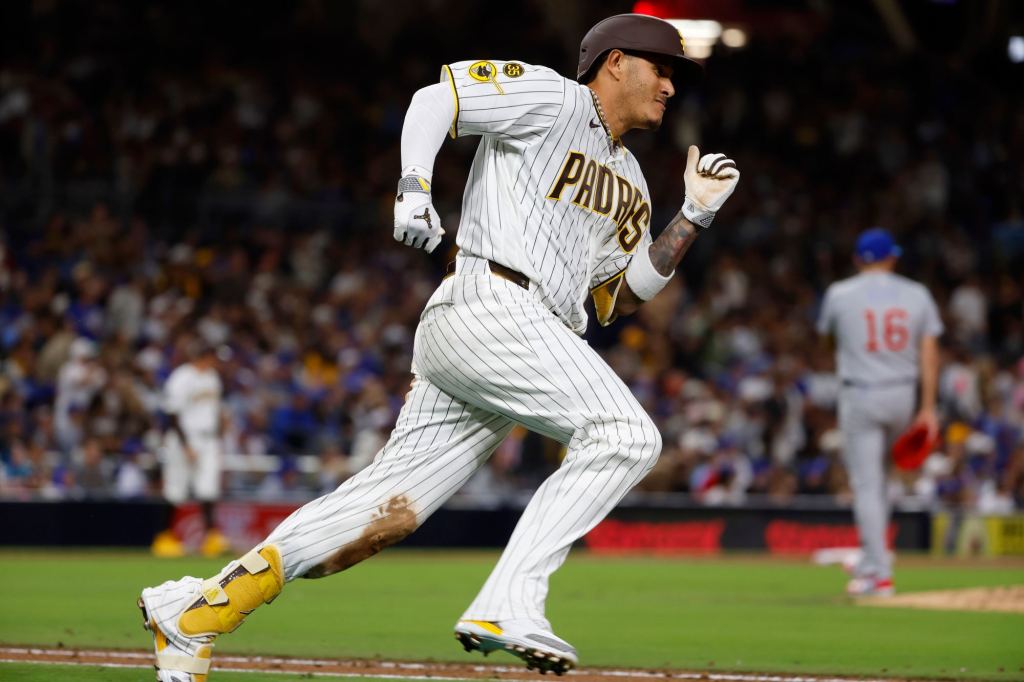 Manny Machado (calf) sits, Jake Cronenworth starts at third base