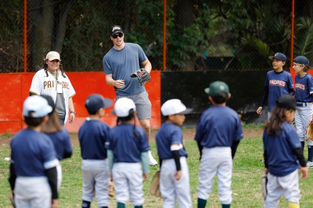Mason Miller of the San Diego Padres gives pitching advice to young players during the team's kids clinic at Liga Infantil de Beisbol Olmeca A.C on Friday, April 24, 2026 in Mexico City. (Meg McLaughlin / The San Diego Union-Tribune)