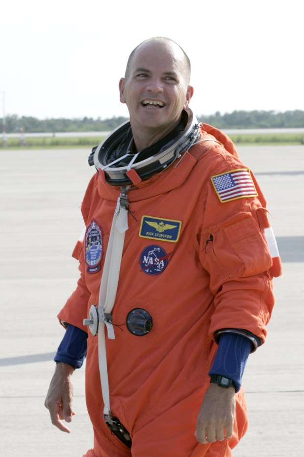 Space Shuttle Atlantis Commander Rick Sturckow is all smiles as he prepares to practice landing approaches to the landing facility aboard a shuttle training aircraft at the Kennedy Space Center in Cape Canaveral, Fla., Tuesday, June 5, 2007. (AP Photo/Terry Renna )