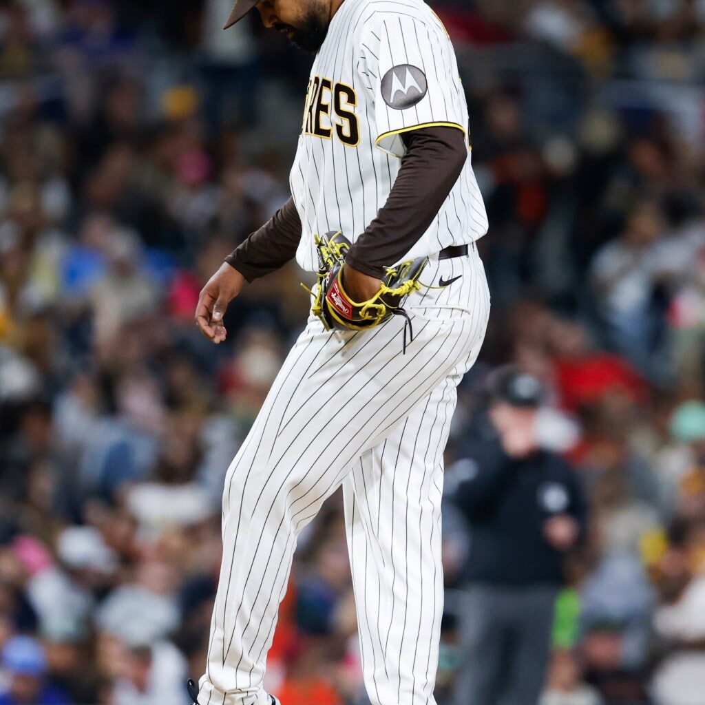 Two big innings by Giants, poor all-around play doom Padres