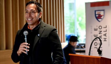 Padres near deal, will be sold for record-breaking price