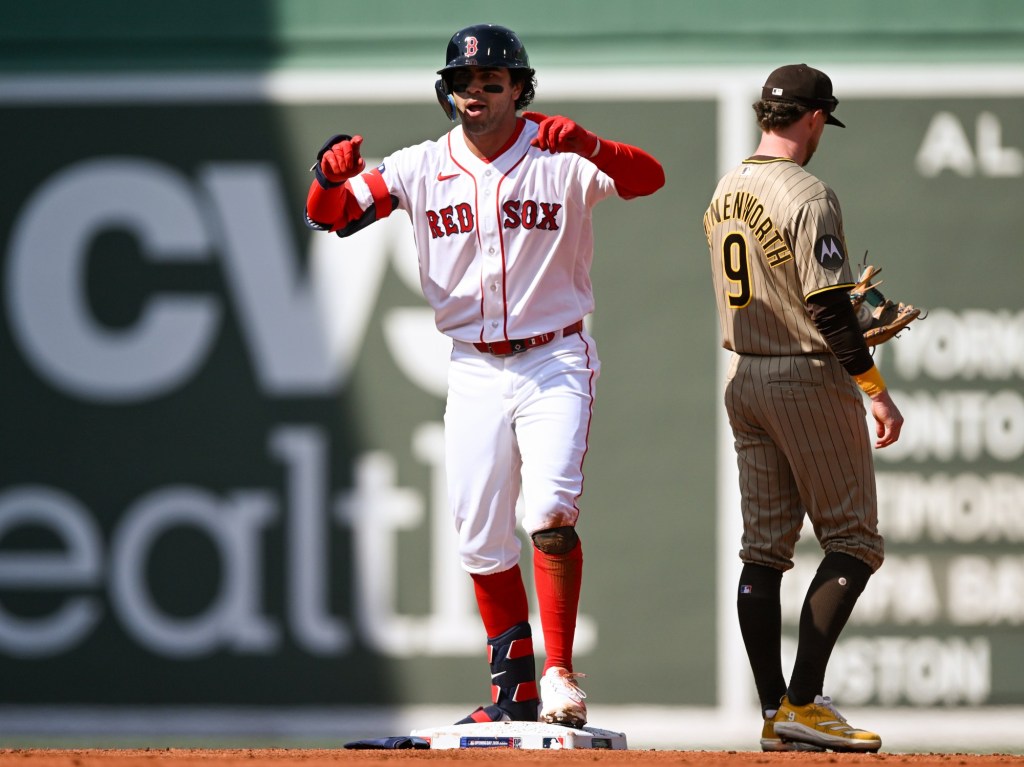 Padres' struggles at plate continue in loss to Red Sox