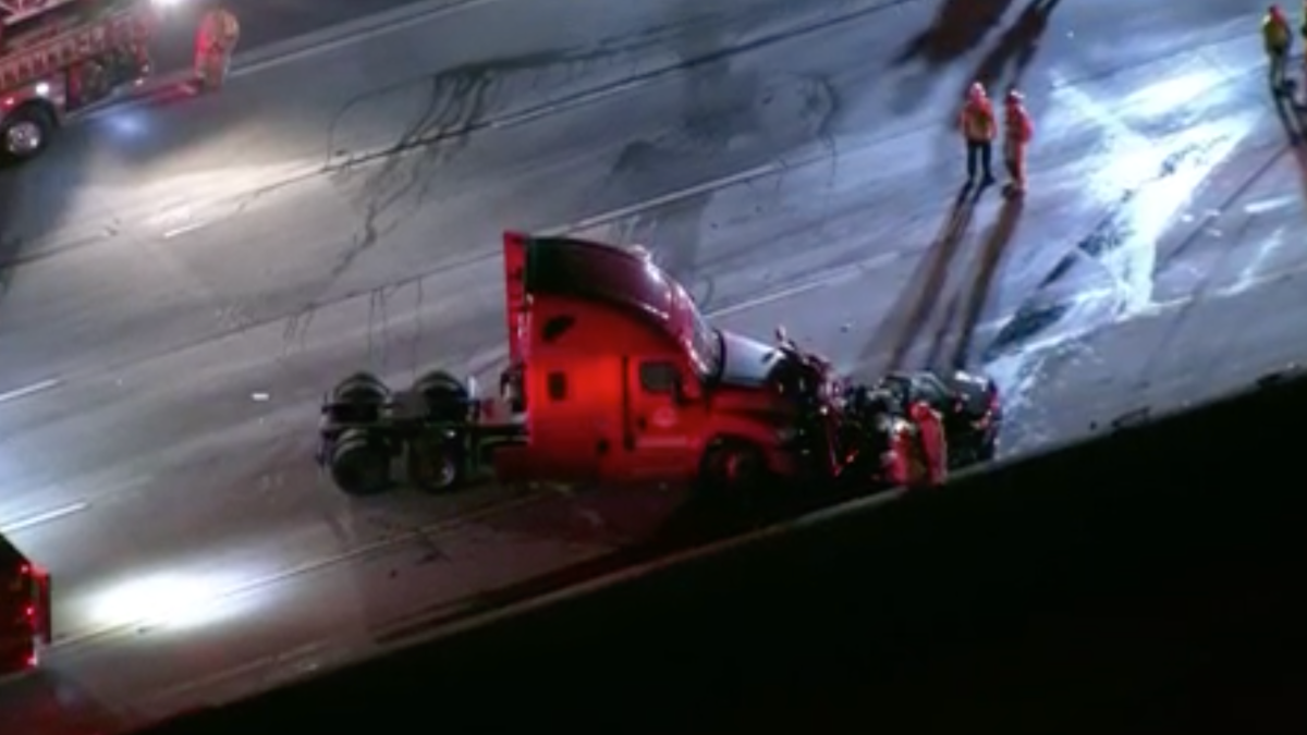 2 dead after crash involving big rig on 210 Freeway in Sunland – NBC Los Angeles