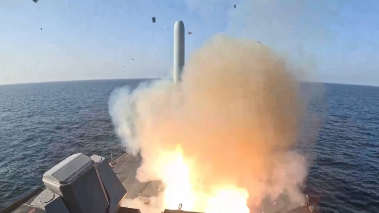 USS Spruance launches Tomahawk