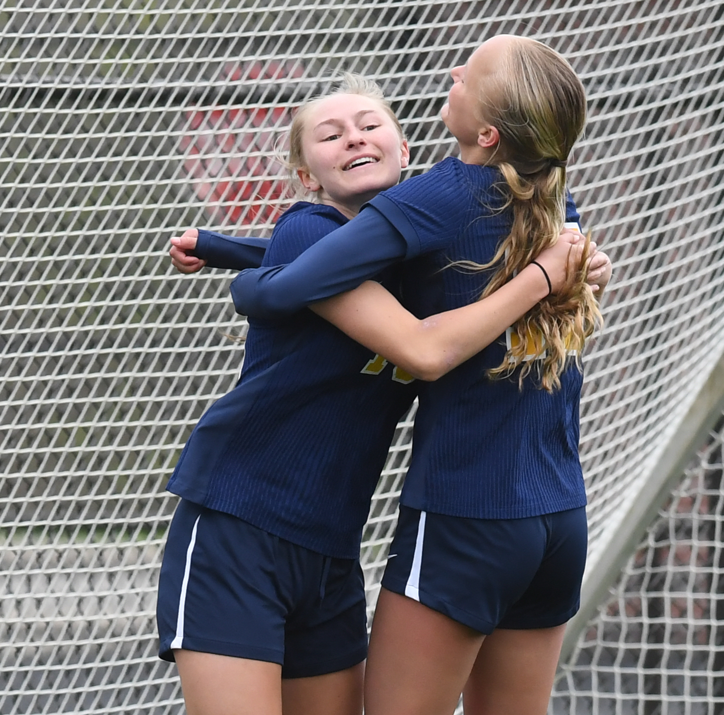 The Bloomfield Hills Marian Mustangs defeated the Hartland Eagles 3-2...