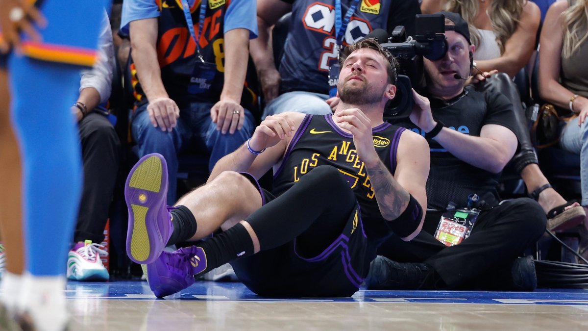Luka Doncic injures hamstring in Lakers’ blowout loss to Thunder – NBC Los Angeles