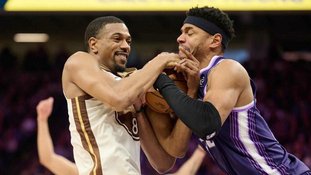 Warriors, Kings hilariously bark at each other in wild sequence – NBC Sports Bay Area & California