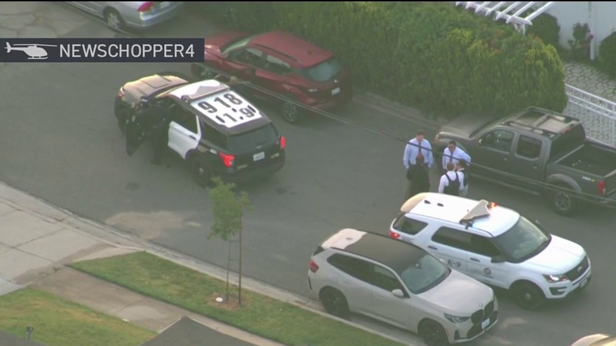 Police hunt for man suspected of fatal stabbing his girlfriend in Sylmar – NBC Los Angeles