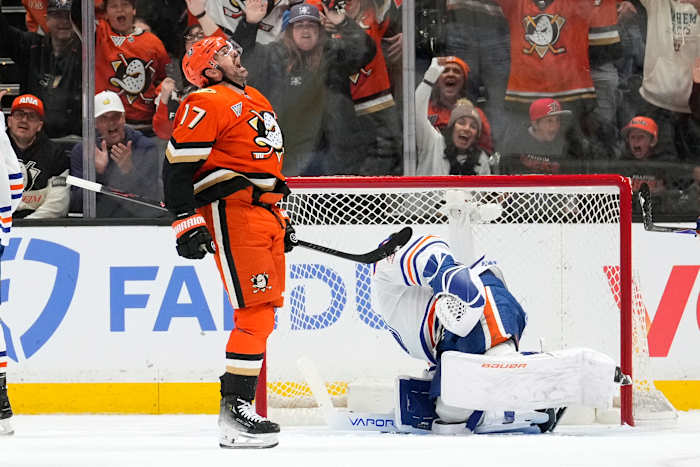 Ducks blast Oilers 7-4 in Game 3 in Anaheim's first home playoff game in 8 years