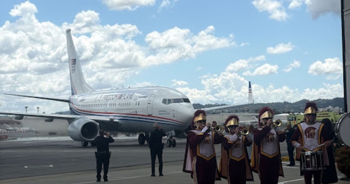 The Freedom Plane touches down in L.A. for a visit to campus – Annenberg Media
