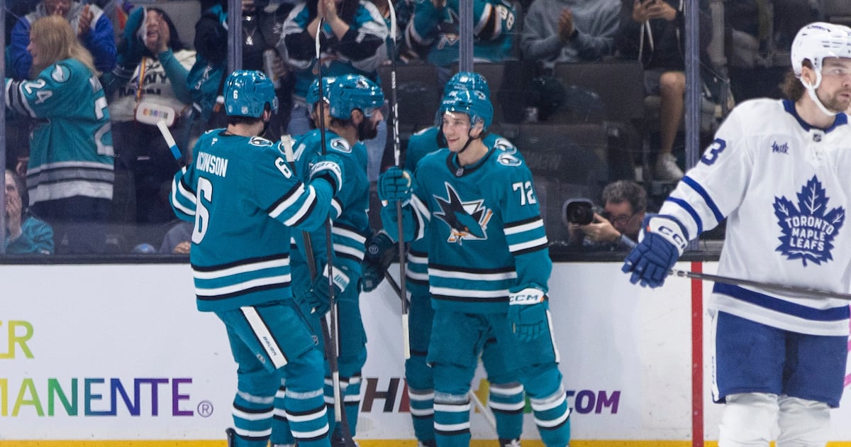 San Jose Sharks win 4th straight to improve playoff hopes, beating the Toronto Maple Leafs