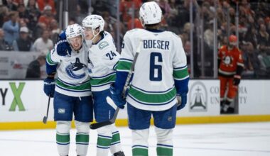 Rossi scores with 9.5 seconds left in regulation, Canucks beat Ducks