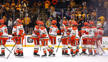 Terry breaks tie late in 3rd, Ducks edge Predators in regular-season finale