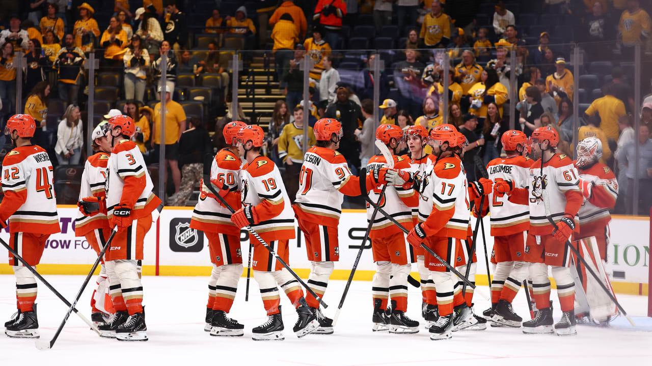 Terry breaks tie late in 3rd, Ducks edge Predators in regular-season finale