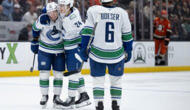 Rossi scores with 9.5 seconds left in regulation, Canucks beat Ducks 4-3
