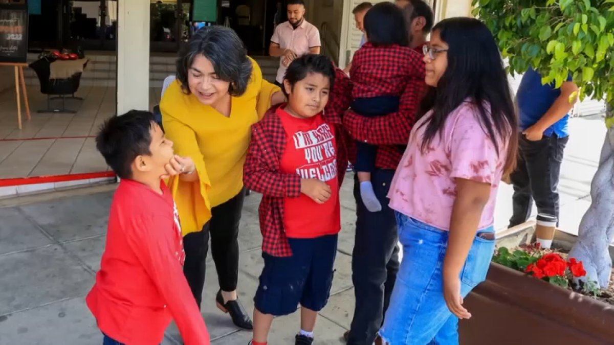 Los Angeles pastor opens church doors to asylum seekers – NBC Los Angeles