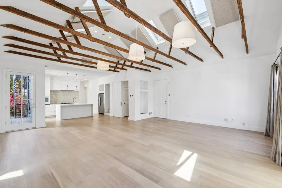 2977 21st Street is a Victorian house built in 1885 and renovated in 2015.