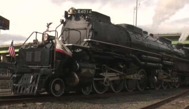 Big Boy No. 4014 departs Sacramento for historic tour