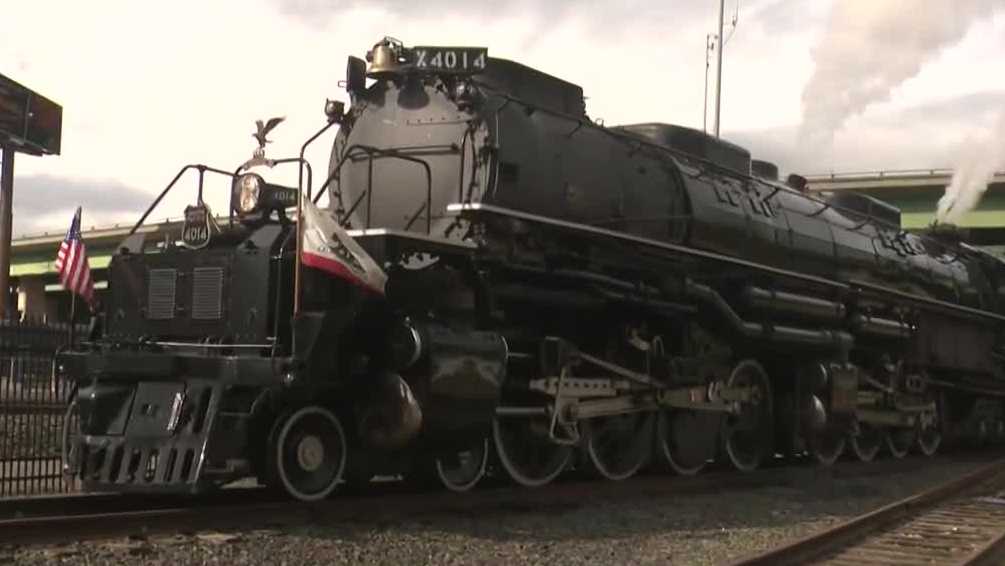 Big Boy No. 4014 departs Sacramento for historic tour