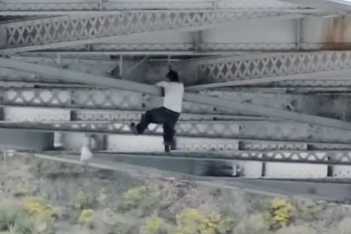 Car Theft Suspect Hangs 200 Feet Above Water From the Bay Bridge After San Francisco Chase