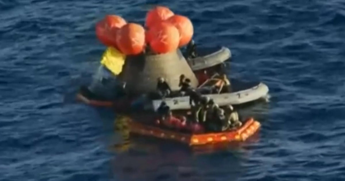 Kids, adults alike watch Artemis II crew's splashdown in San Diego