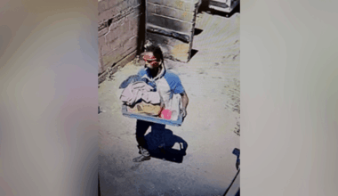 Firefighters ask for tips after man sets fire to strip mall in Fresno