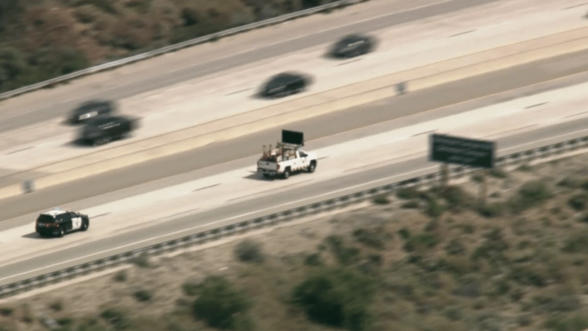 Officers chase stolen work truck on LA freeways – NBC Los Angeles