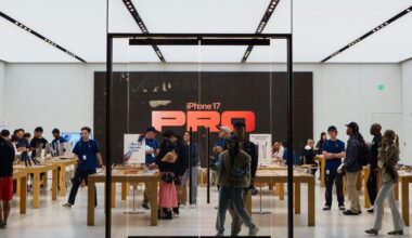 Apple to close San Diego store amid mall's 'declining conditions'