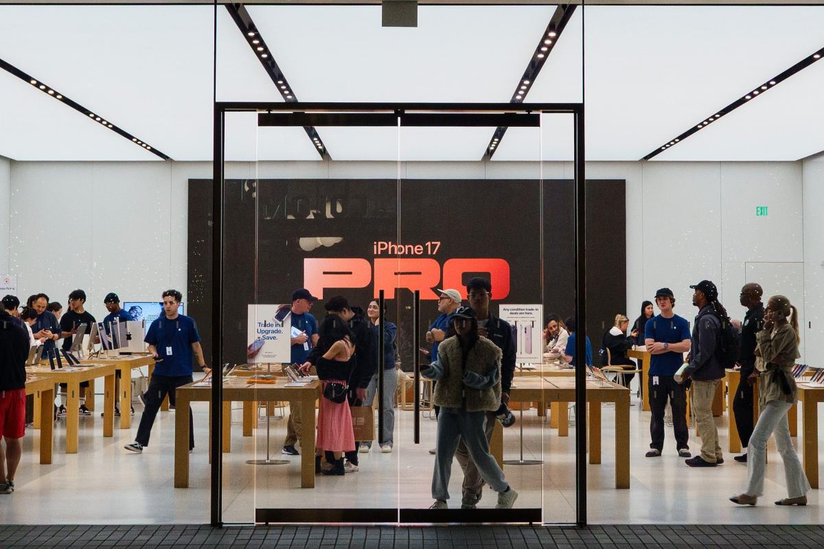 Apple to close San Diego store amid mall's 'declining conditions'