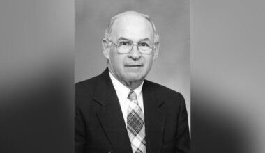 Former Fresno County Supervisor and Farm Bureau president Phil Larson dies at 92