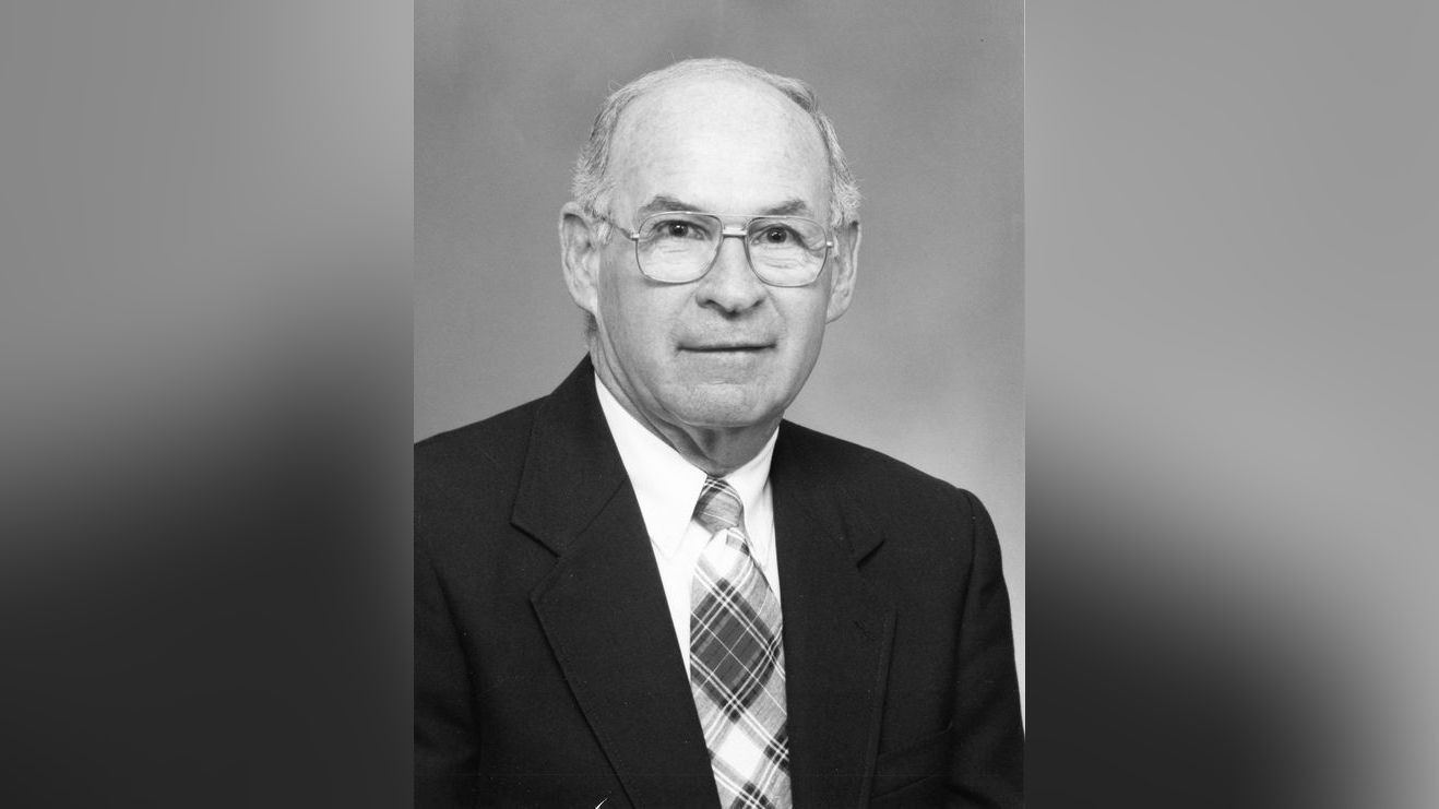Former Fresno County Supervisor and Farm Bureau president Phil Larson dies at 92