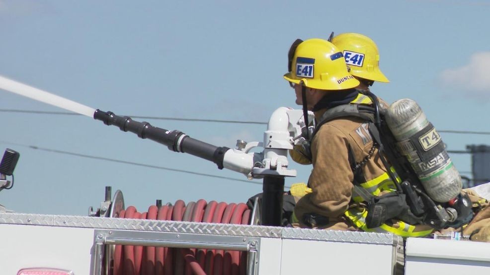 Fire sets ablaze in East Bakersfield at notorious warehouse complex (KBAK/KBFX)