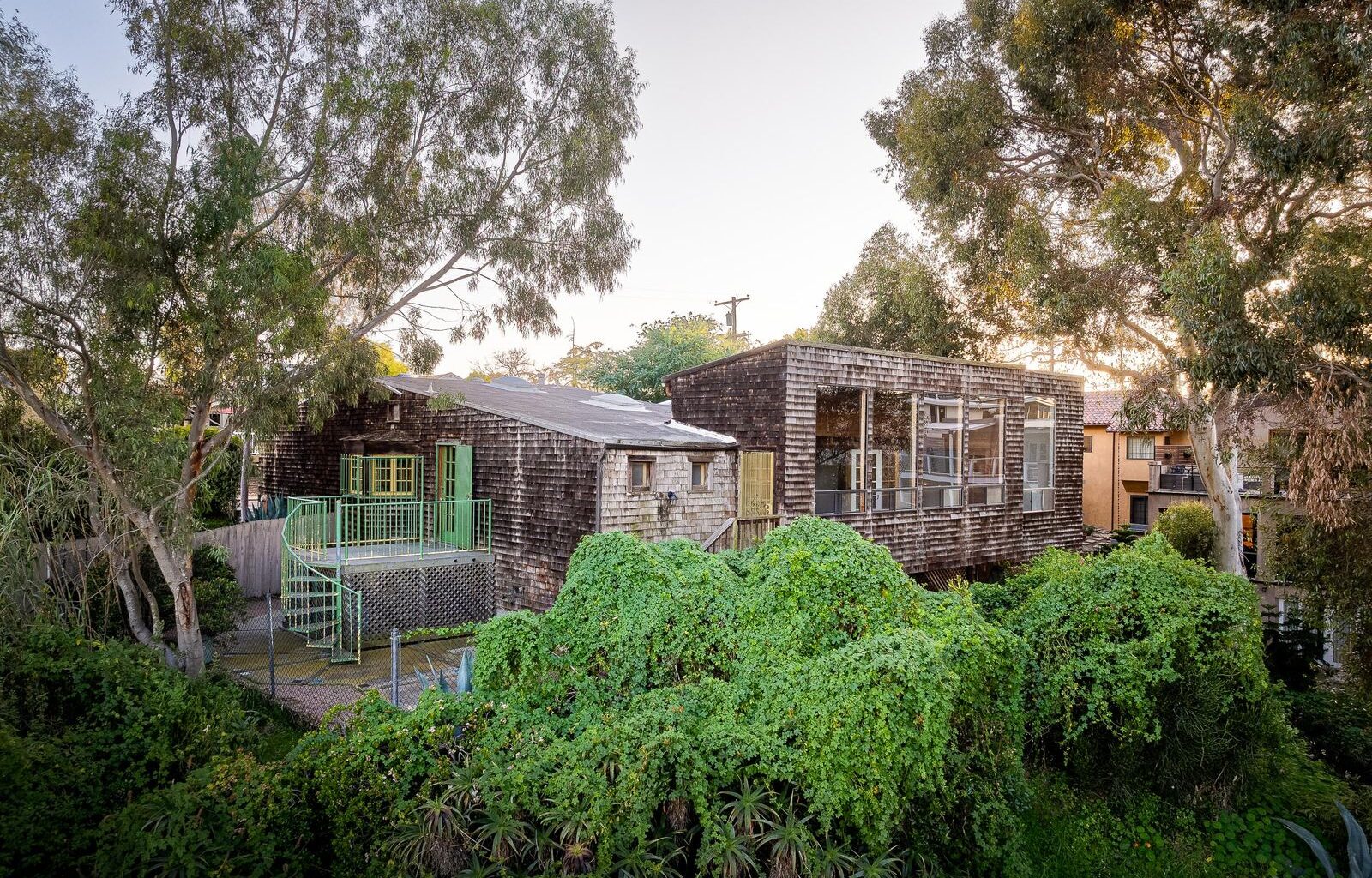 There’s a Canyon Oasis Behind This $2.5M San Diego Home