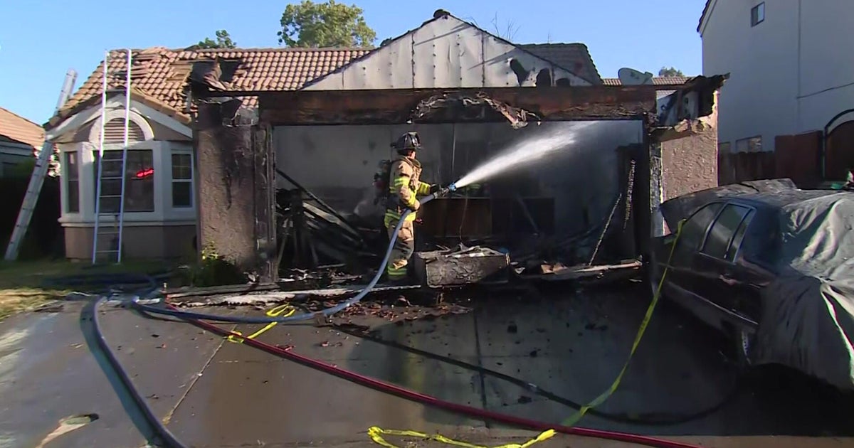 2 dogs rescued after garage fire spreads to Sacramento County home