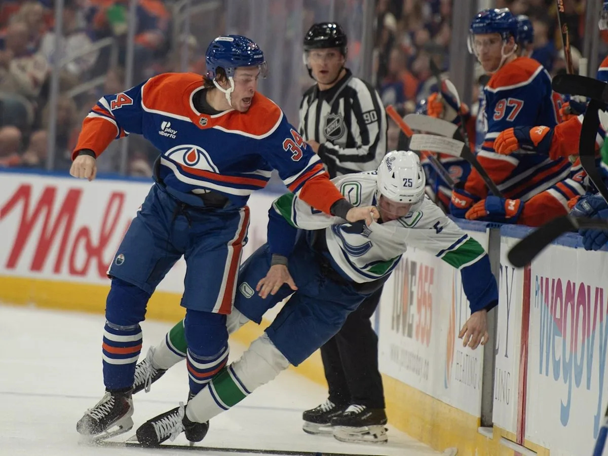 Stan Bowman steals young power forward, then signs two more in Bakersfield